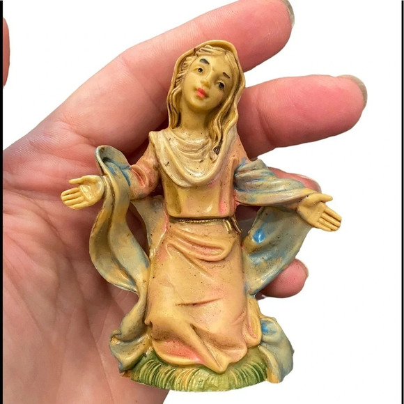 Fontanini Made in Italy Resin Stable Roman Crèche and Figurines - Picture 7 of 16